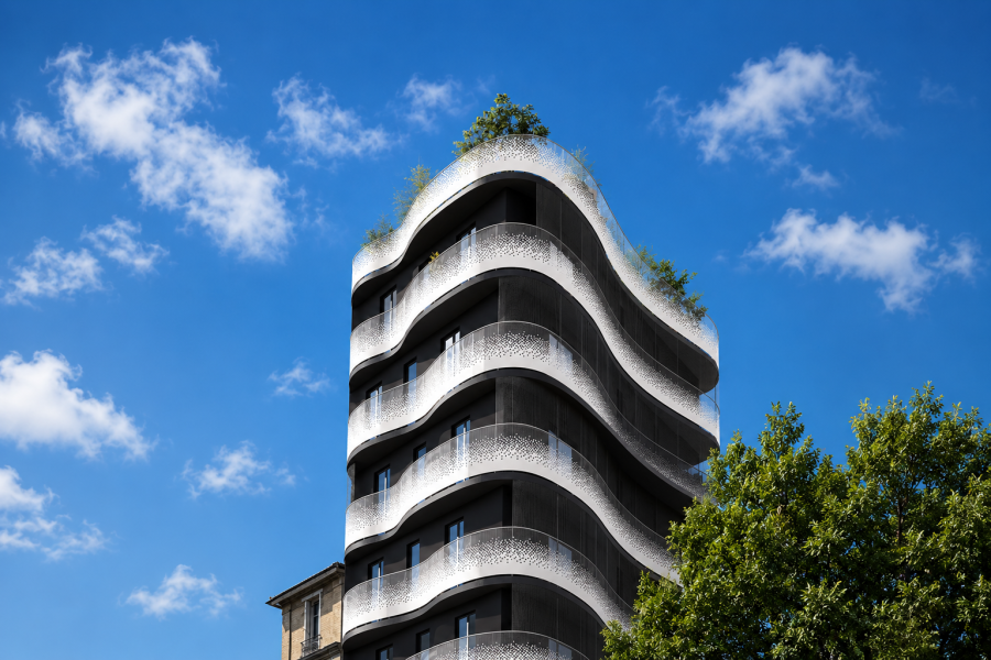 Vue extérieure de la résidence neuve LE 24 TIMBAUD à Issy-les-Moulineaux, architecture et balcons arrondis